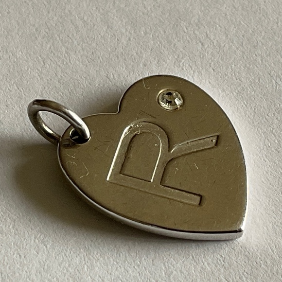 Free odd on 🎉 Silver pendant with one small clear stone - Picture 1 of 3